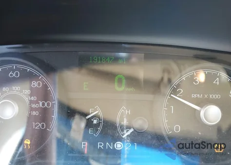 2010 Lincoln Town Car из США, поврежденный, VIN 2LNBL8CVXAX751966